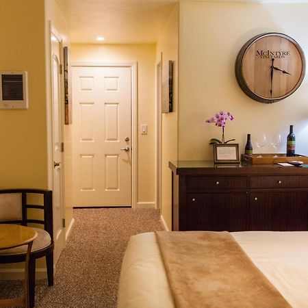 The Vendange Carmel Inn & Suites Екстер'єр фото