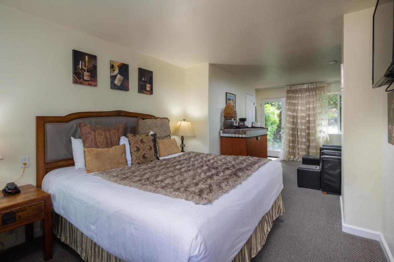 The Vendange Carmel Inn & Suites Екстер'єр фото