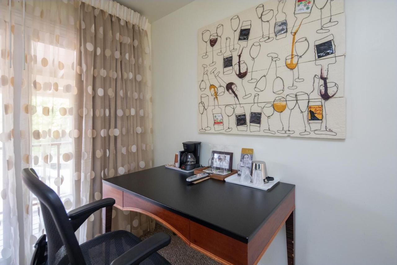 The Vendange Carmel Inn & Suites Екстер'єр фото