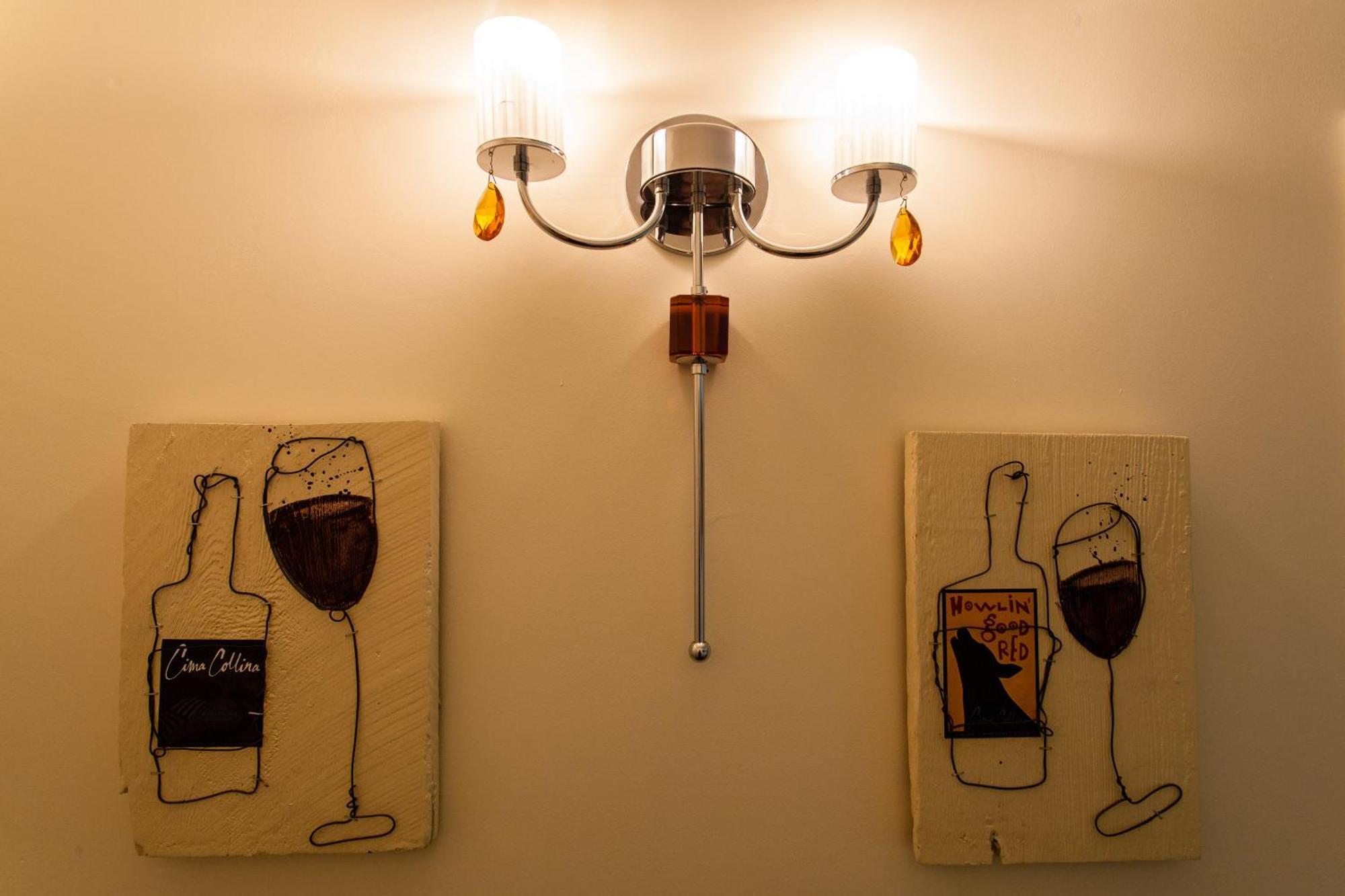 The Vendange Carmel Inn & Suites Екстер'єр фото
