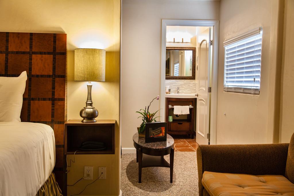 The Vendange Carmel Inn & Suites Номер фото