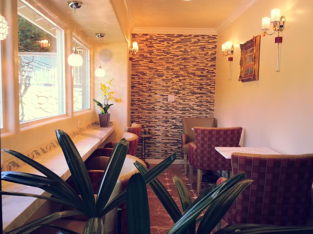 The Vendange Carmel Inn & Suites Екстер'єр фото