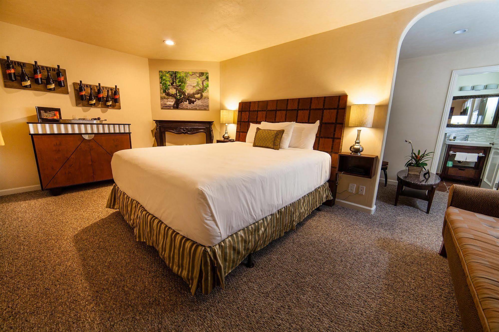 The Vendange Carmel Inn & Suites Екстер'єр фото